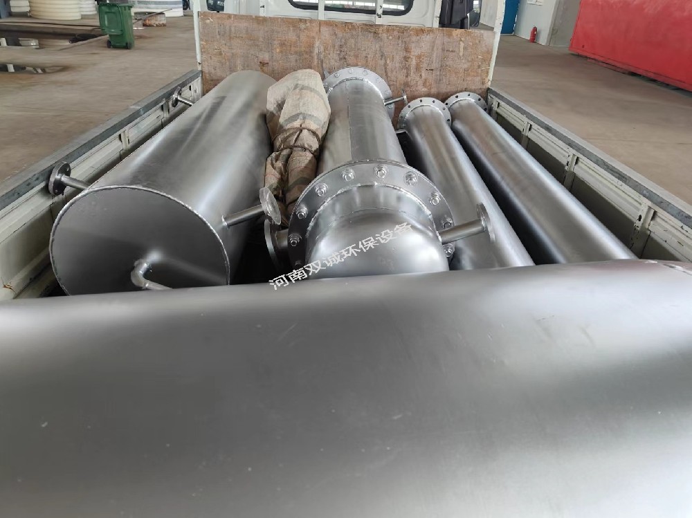 新鄉(xiāng)市某公司廢水回收塔，廢水冷凝器，油水分離器發(fā)貨